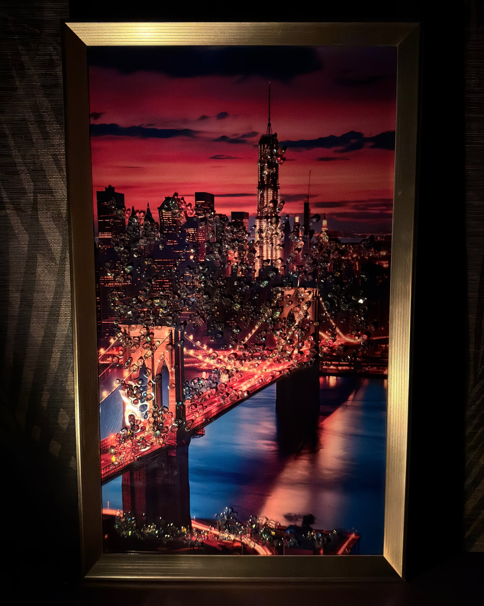 Illuminated New York Bridge Frame, Sparkling Elegance in Every Detail