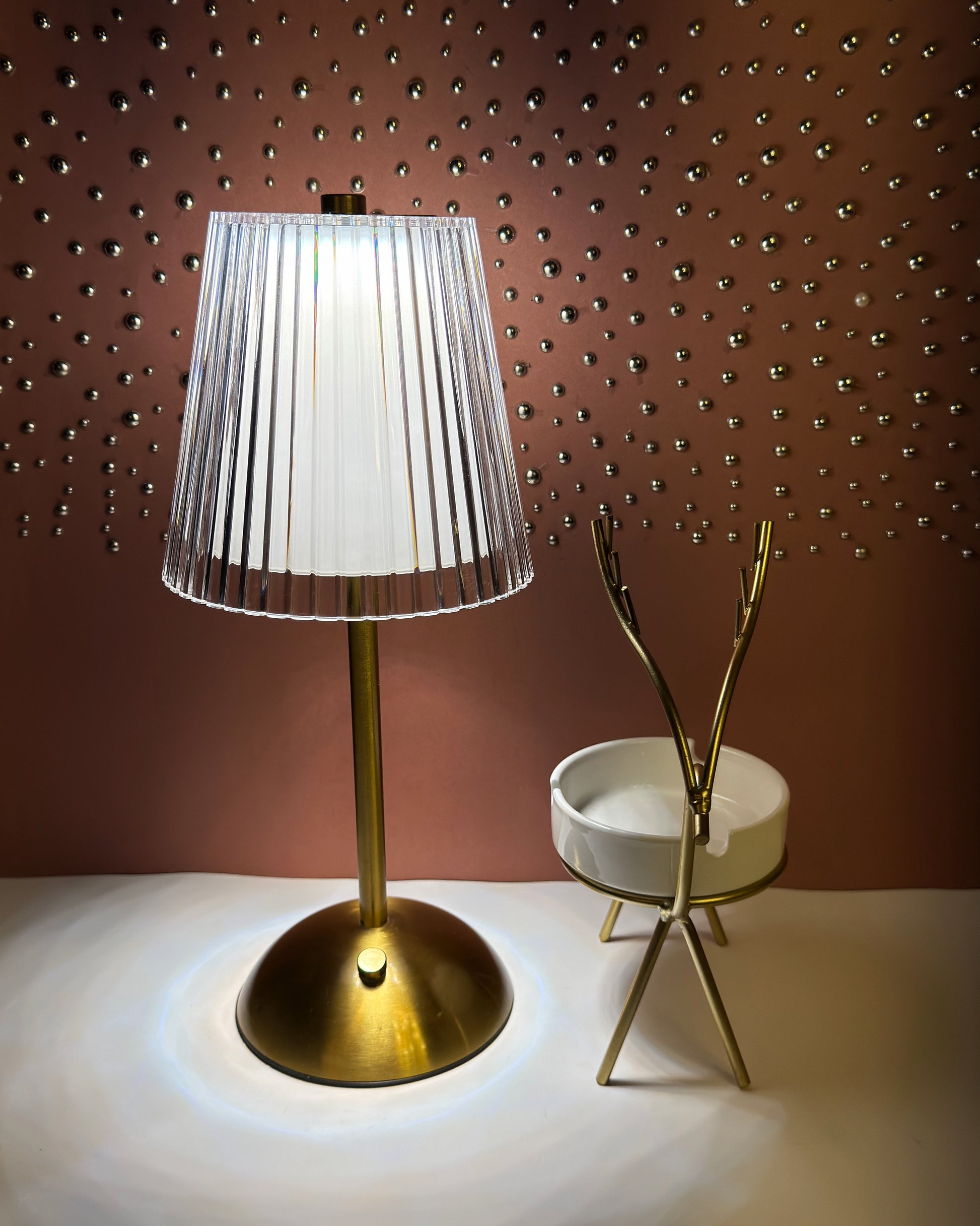 Elegant Glow Duo – Fancy Accent Lamp & Artistic Ashtray - Bundle 6