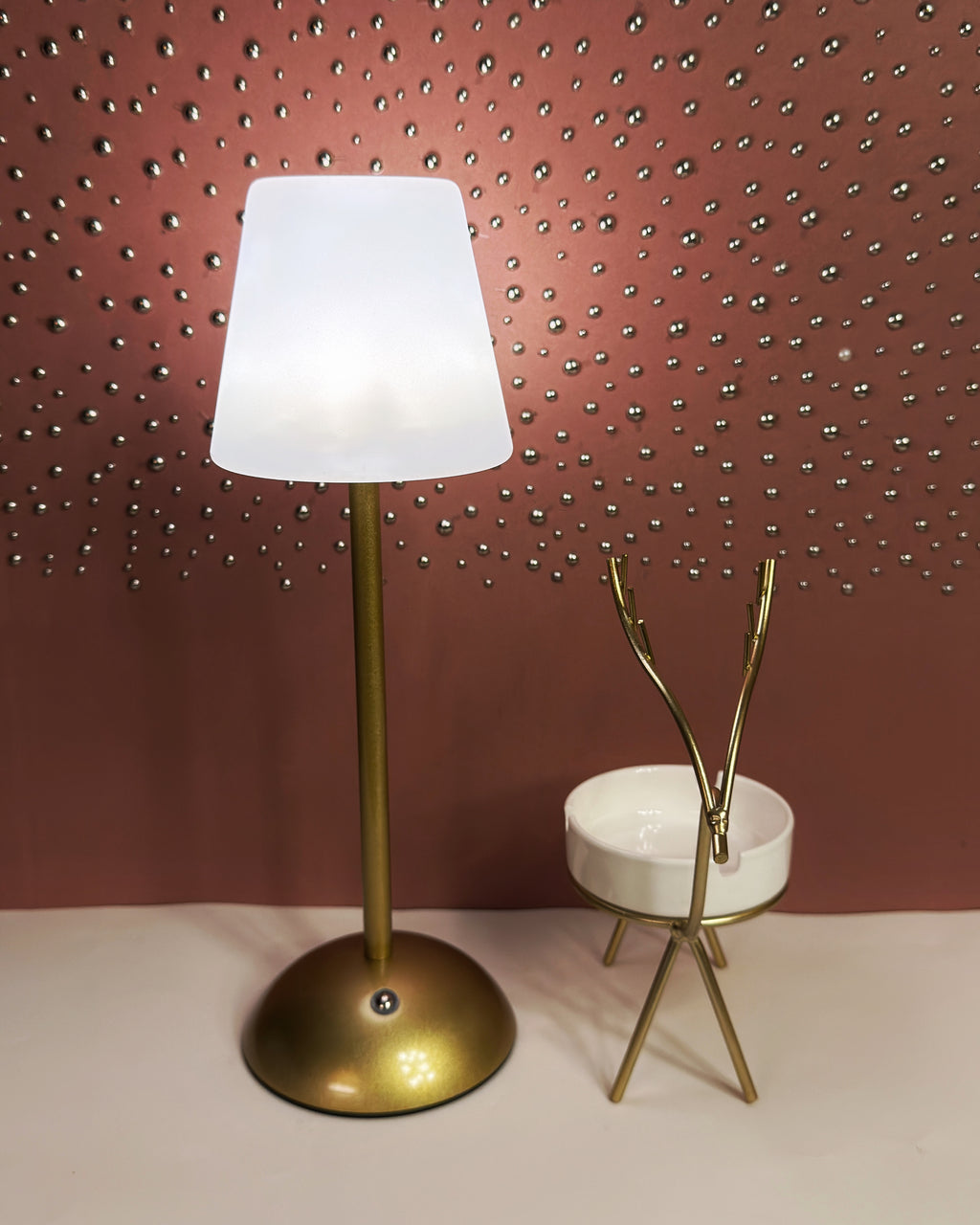 Elegant Glow Duo – Fancy Accent Lamp & Artistic Ashtray - Bundle 6