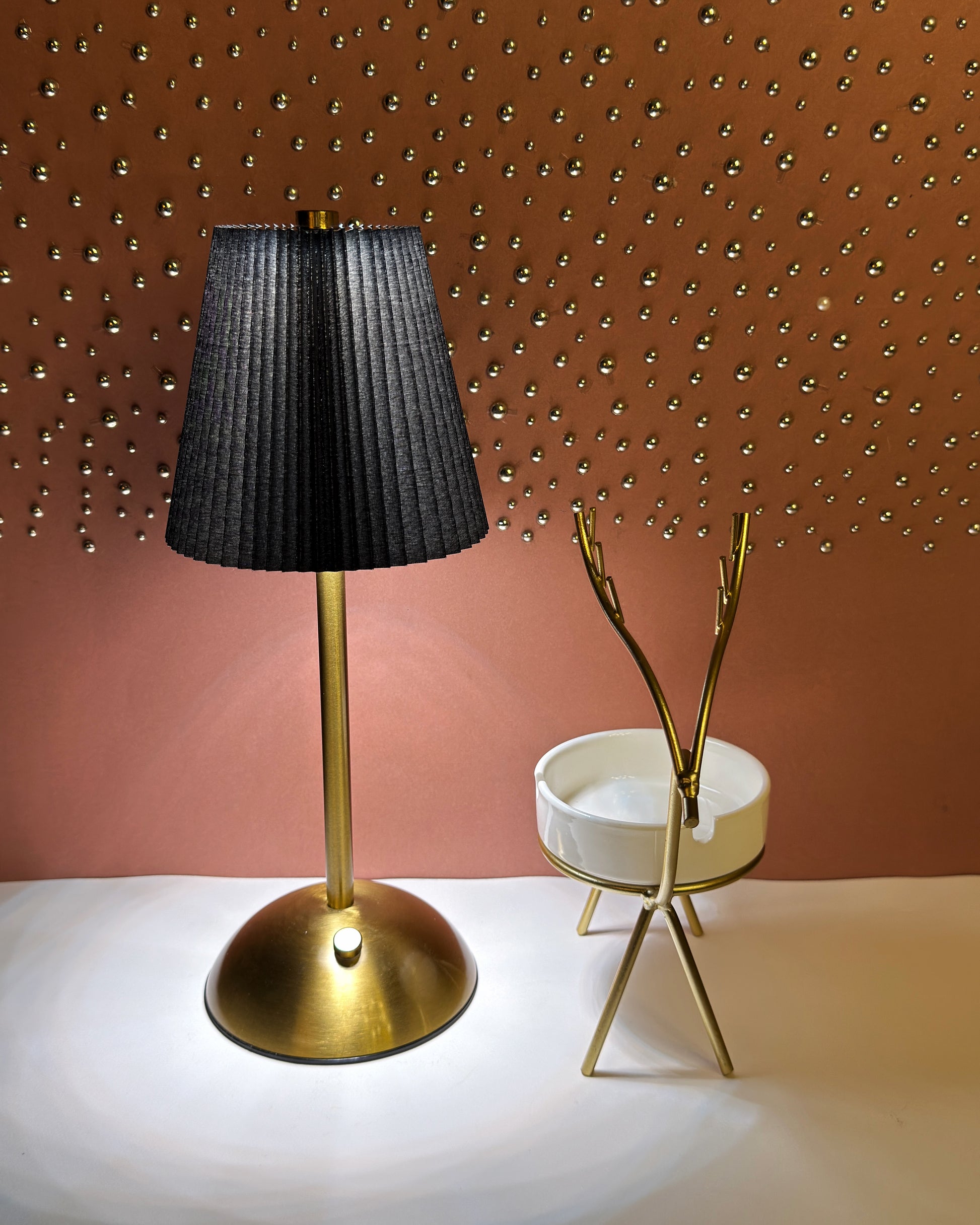 Elegant Glow Duo – Fancy Accent Lamp & Artistic Ashtray - Bundle 6