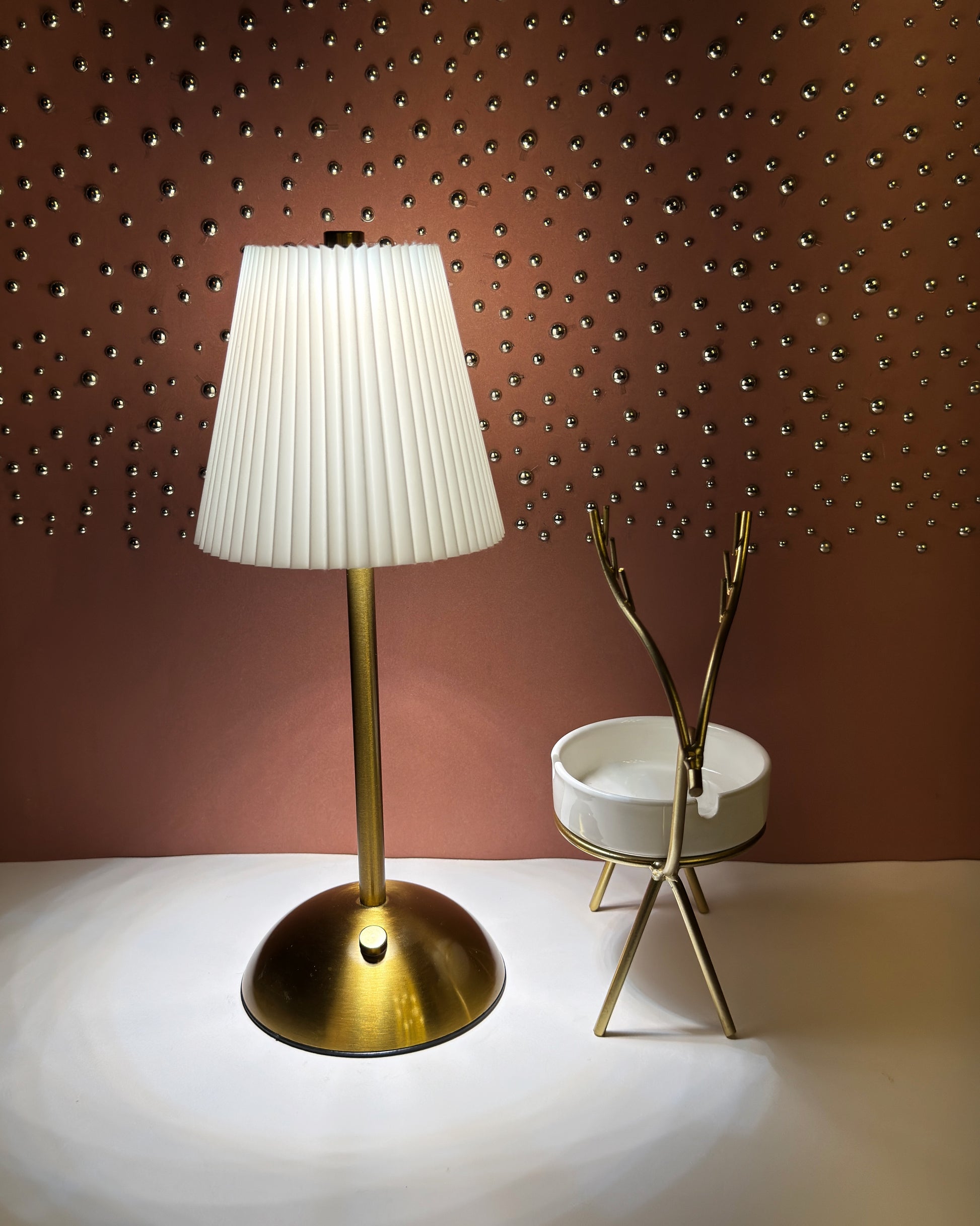 Elegant Glow Duo – Fancy Accent Lamp & Artistic Ashtray - Bundle 6